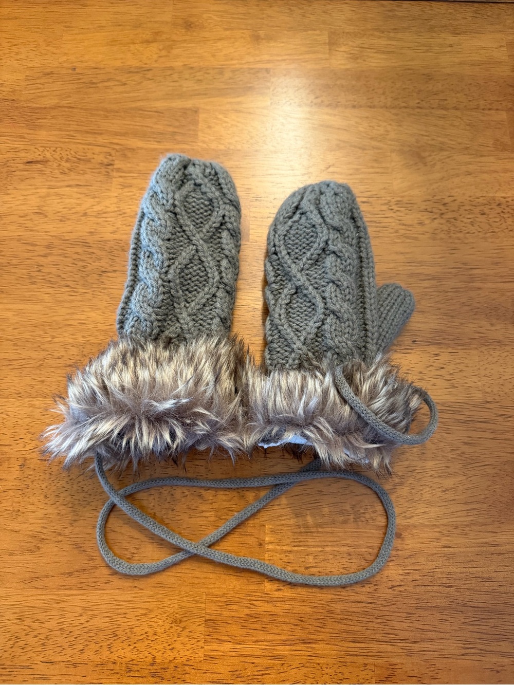 Look Knitted Gray Lined Mittens with String Women’s Winter gloves One Size